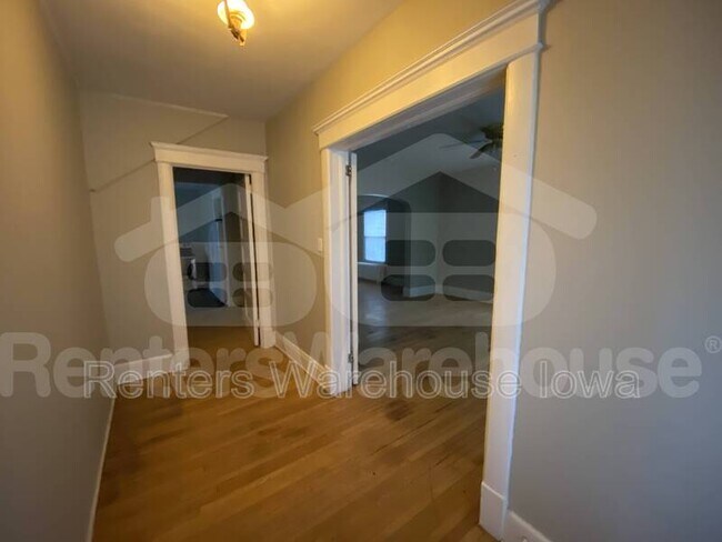 Photo - 2805 Cottage Grove Ave