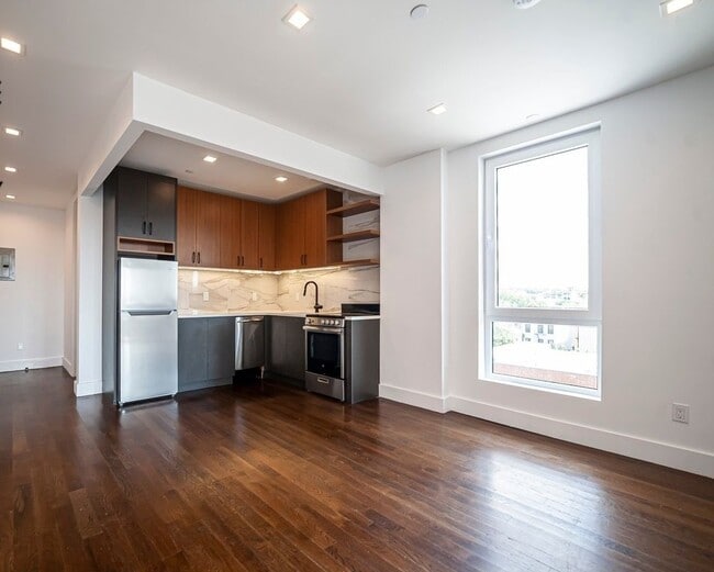 Photo - 988 Halsey St Unit 2