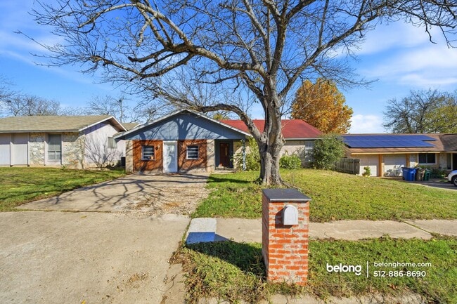 Photo - 802 Buckingham Pl