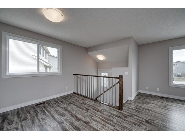 Photo - 116 Castlebrook Way NE