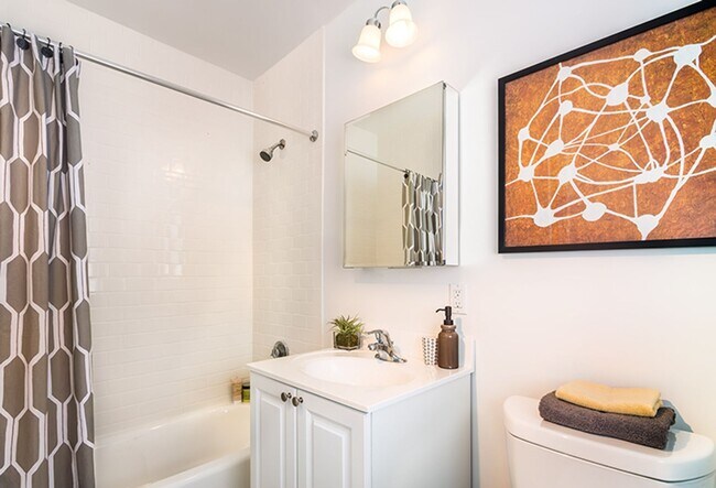 Photo - Incredible Deal - 2Bed, 1 Bath South Brookline Townhouse