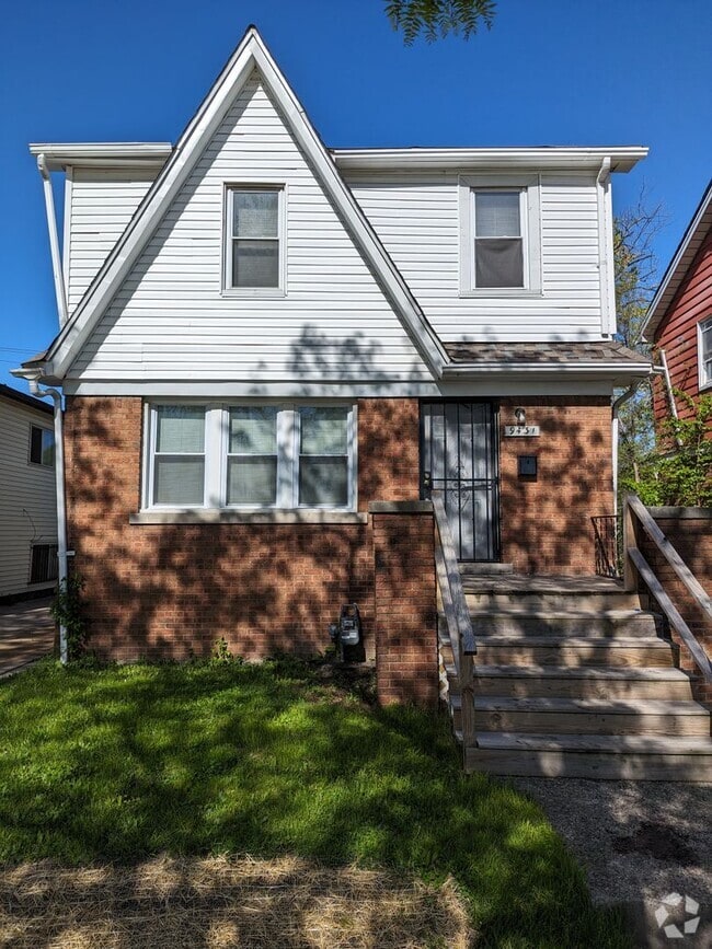 Building Photo - 9341 Roselawn- 3 BEDS & 1.5 BATH FOR RENT! Rental