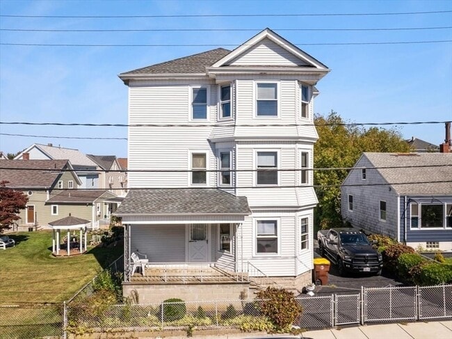 Building Photo - 576 Slade St Unit 2