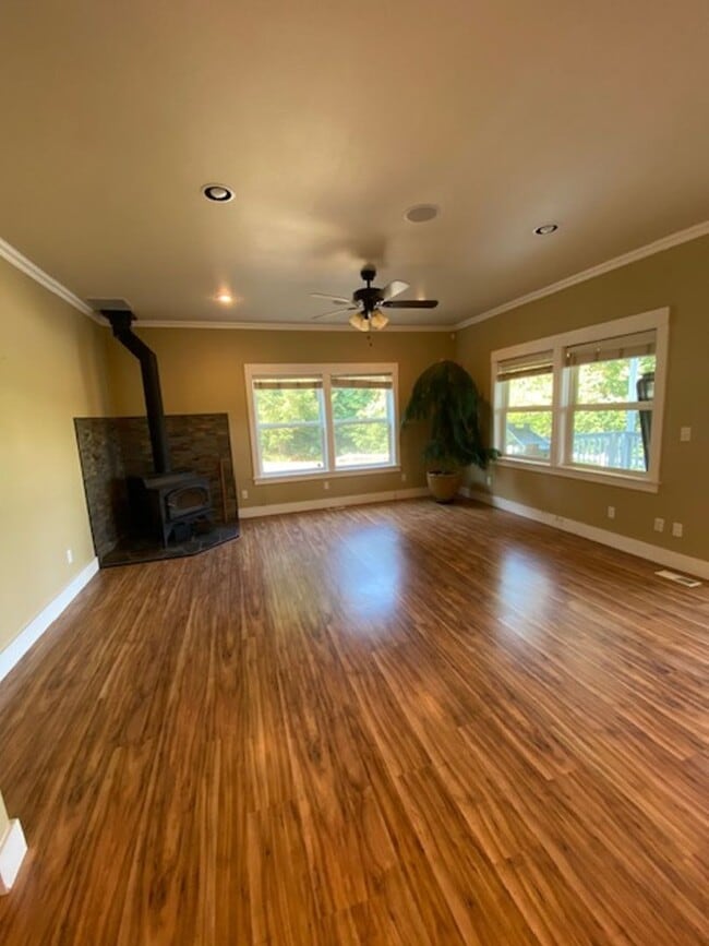 Photo - Charming home located in beautiful Orting!