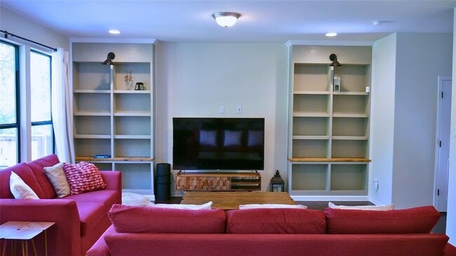 Photo - 1050 Kenney Fort Crossing