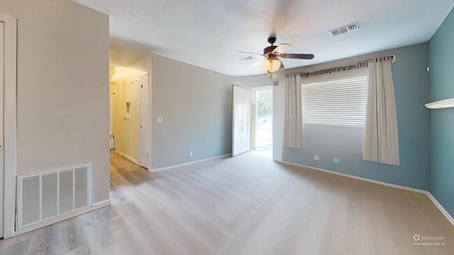 Photo - 1202 E Keller St