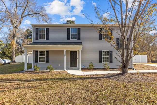 Front of property - 105 E Carolina Ave House