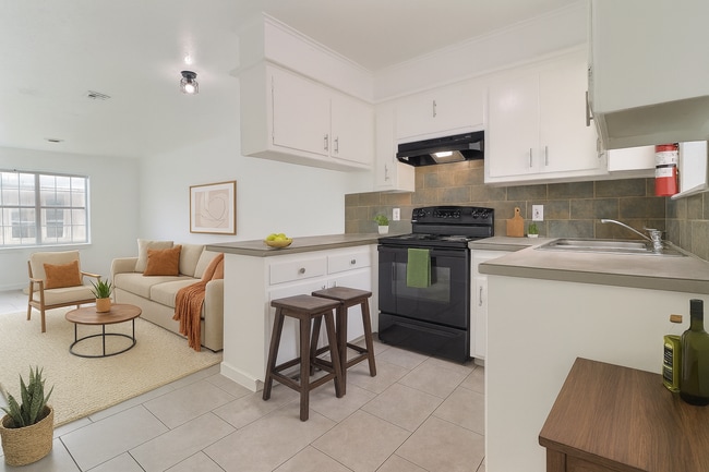 Building Photo - 6116 S Madison Plz Unit B