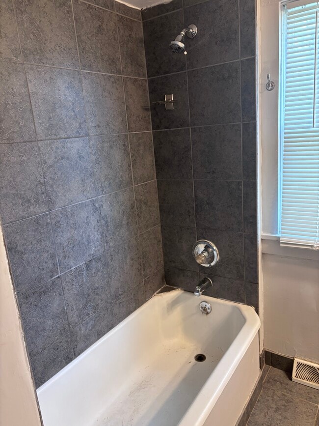 Photo - 404 S Oak St