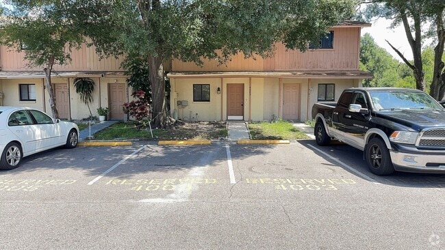 Building Photo - Newly renovated 2 bedroom Townhouse for Re...