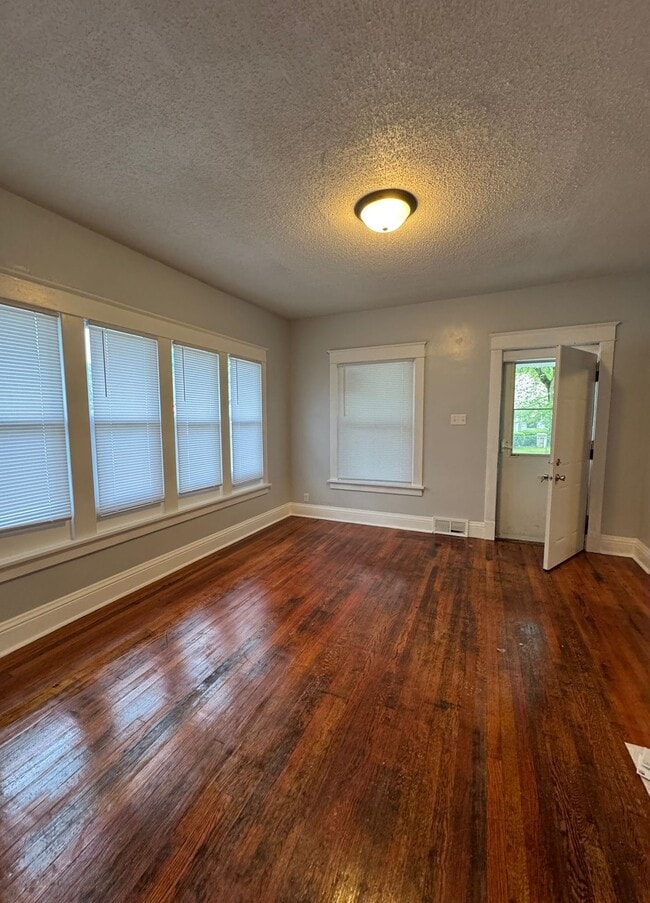 Photo - 1053 Huey St House