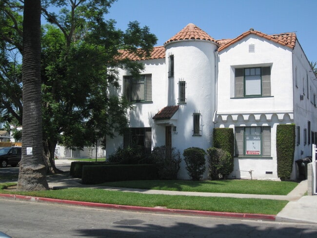 Photo - 2745 S Palm Grove Ave Unit 2