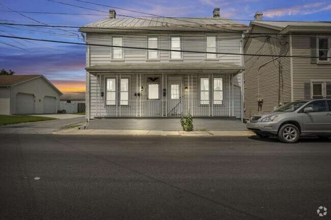Building Photo - 345-347 West Penn Street Rental