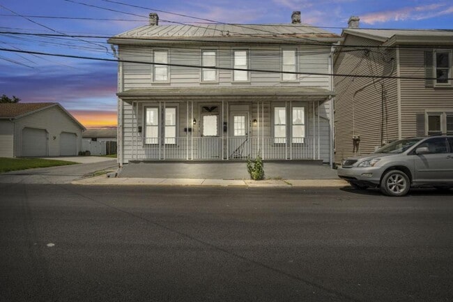 345-347 West Penn Street - 345-347 West Penn Street House
