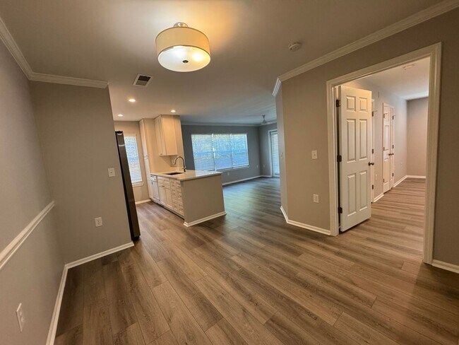 Photo - Beautifully Updated 1st Floor One Bedroom Condo at The Reserve at Woodbridge-Near Shopping & Medi...