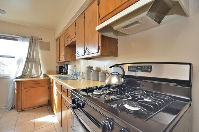 Lower Kitchen - 4021 N 70th St