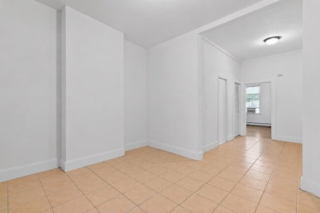 Building Photo - 86 Griffith St Unit 2