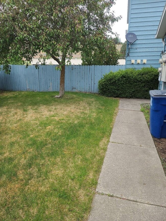 Building Photo - 4210 E 2nd Ave Unit 4210 2nd Ave #B Rental
