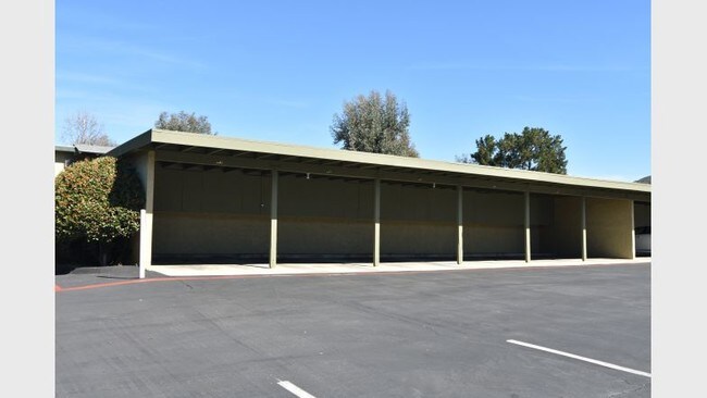 Photo - 1575 Oak Apartment Homes