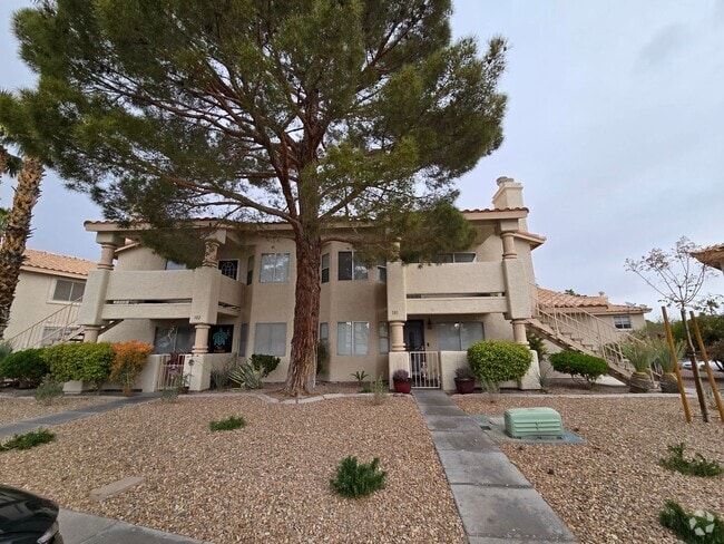 Building Photo - A Nicely Remodeled 2 Bedroom upstairs unit... Rental