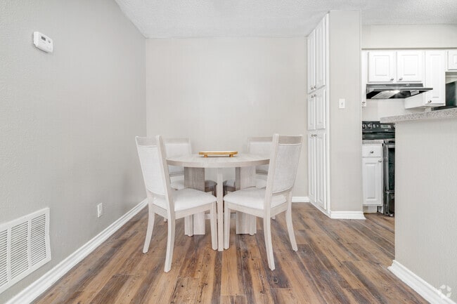 1BR, 1BA - 590SF - Dining Room