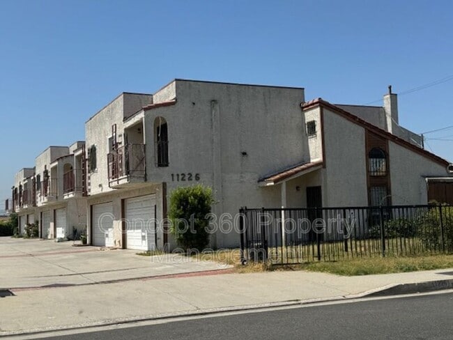 Building Photo - 11226 Elliott Ave Rental