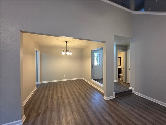 Photo - 507 Leicester Ln