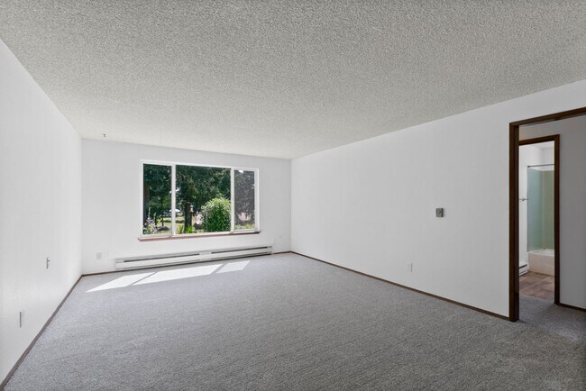 Photo - $1,500 - 2 Bed / 1 Bath - Recently Renovated in Private Setting Unidad 3