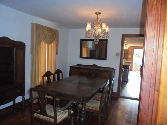 Photo - 2411 Valley St