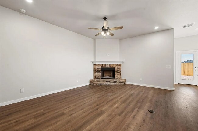 Photo - 2024 New Build in Wolfforth | Open Concept, Cul-de-Sac & Modern Finishes