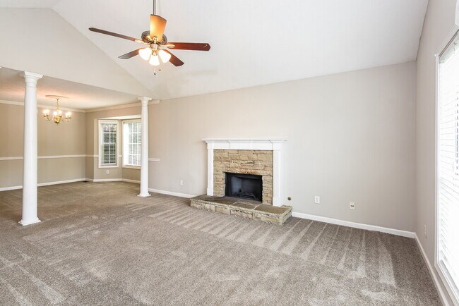 3042 Lexington Ave