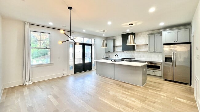 Photo - 610 West Blvd