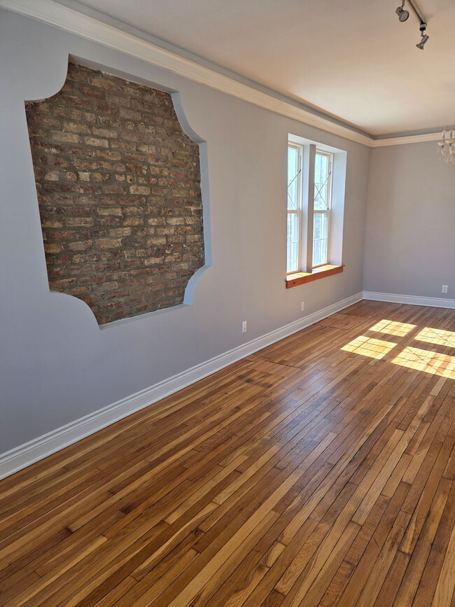 Photo - 844 N Harding Ave