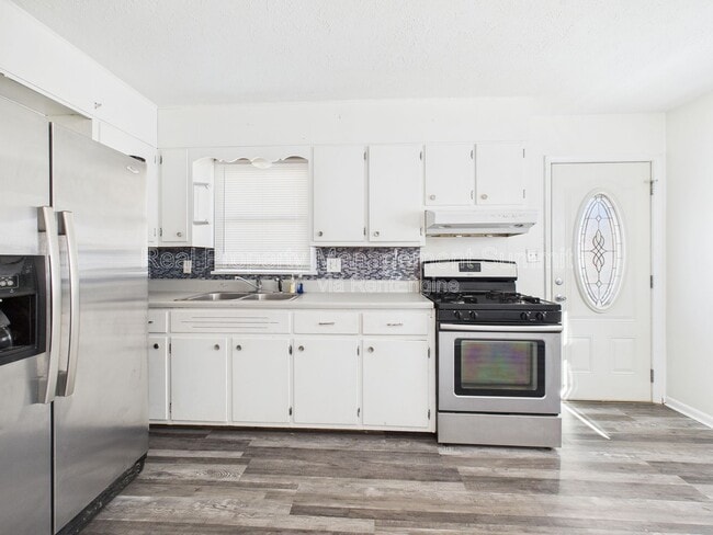 Photo - 318 Amherst Rd