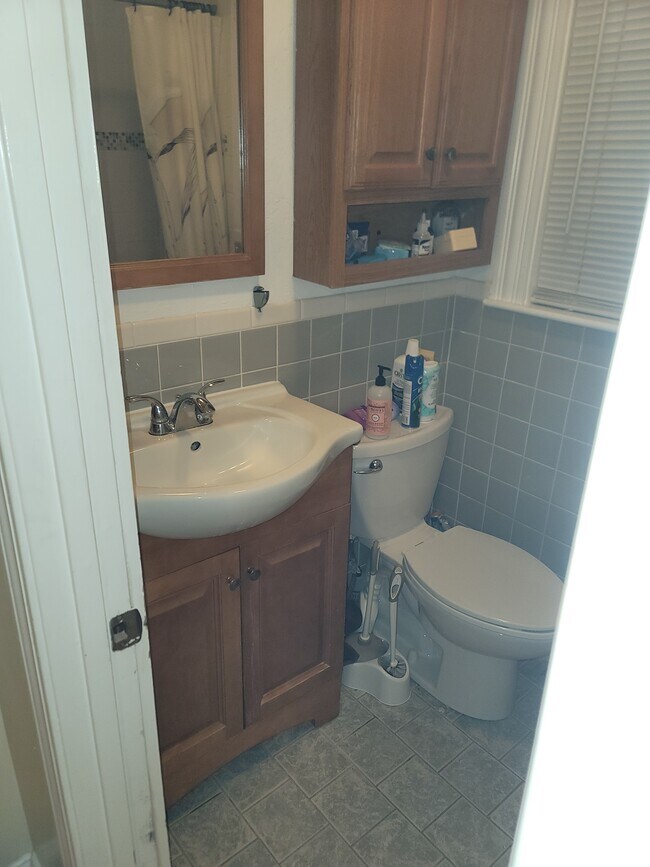 94 Gill St Unit Frist floor Apt 1