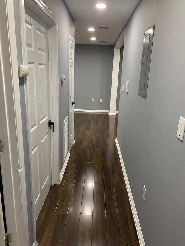 Photo - 471 Manila Ave