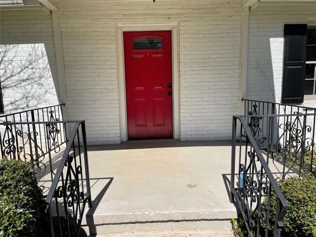 Photo - 2974 Hollywood Dr
