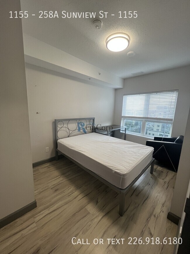 Photo - 258A-258A Sunview St