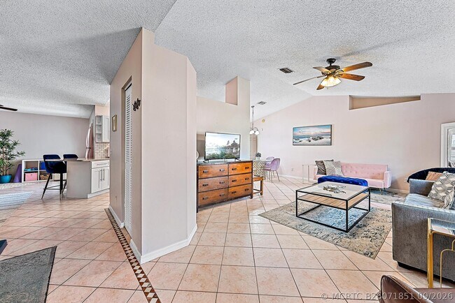 Photo - 414 SW Lairo Ave