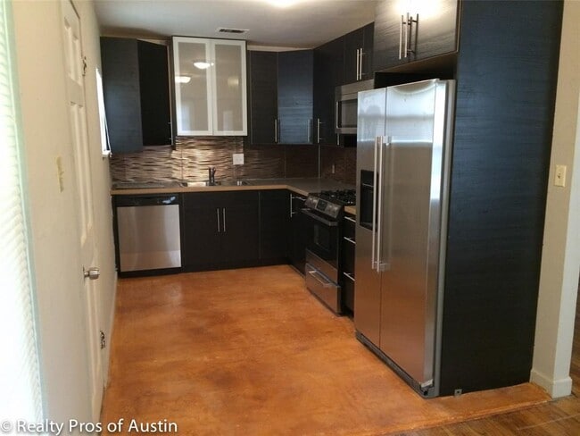Photo - 705 Upson St