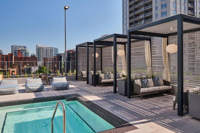 Photo - 505 N Orleans St Unit ID407383P