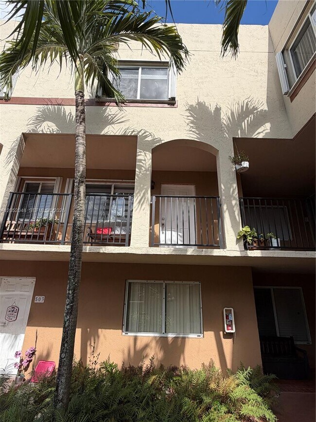 Building Photo - 551 NW 82nd Ave Unit 516