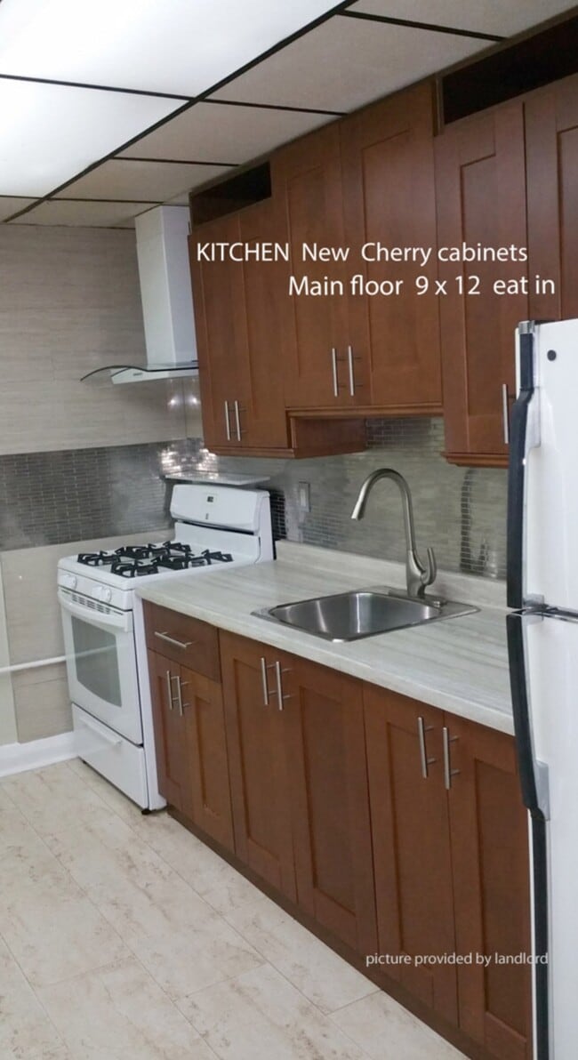 kitchen - 70 Waverley Rd Unit 4