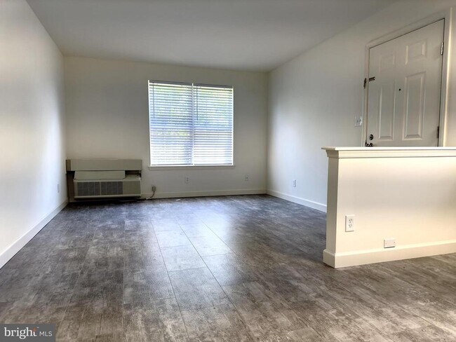 Photo - 125 Roosevelt Blvd