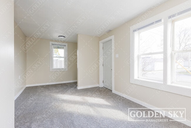 Photo - 802 E 25th St