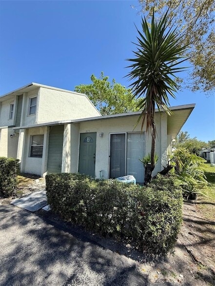 Photo - 873 Crystal Lake Dr Townhome