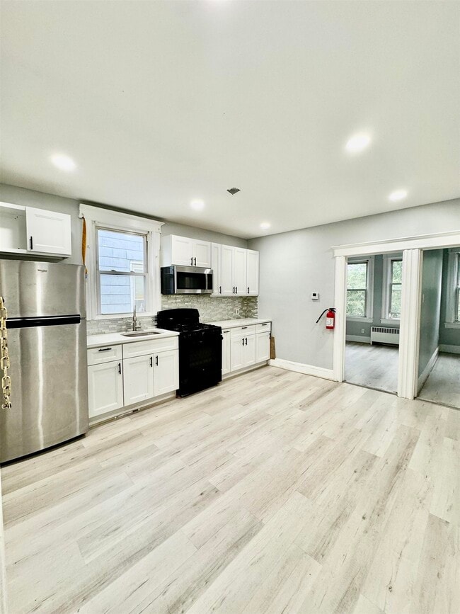 Building Photo - 593 Avenue A Unit 2F