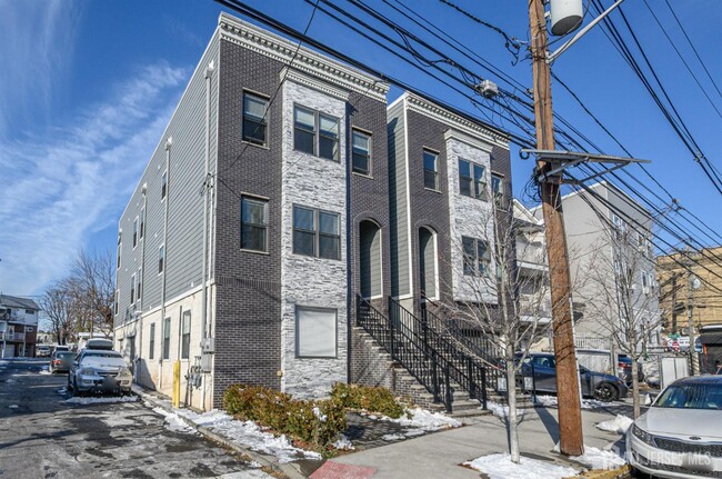 Photo - 197 Garfield Ave