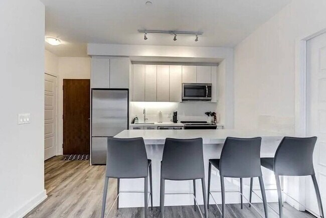 Photo - 333 Sea Ray Ave Unit SI ID1556395P