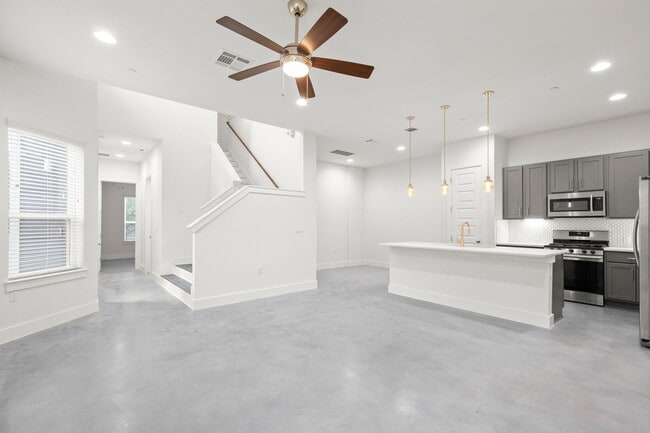 Photo - 8922 Menchaca Rd Unit 701